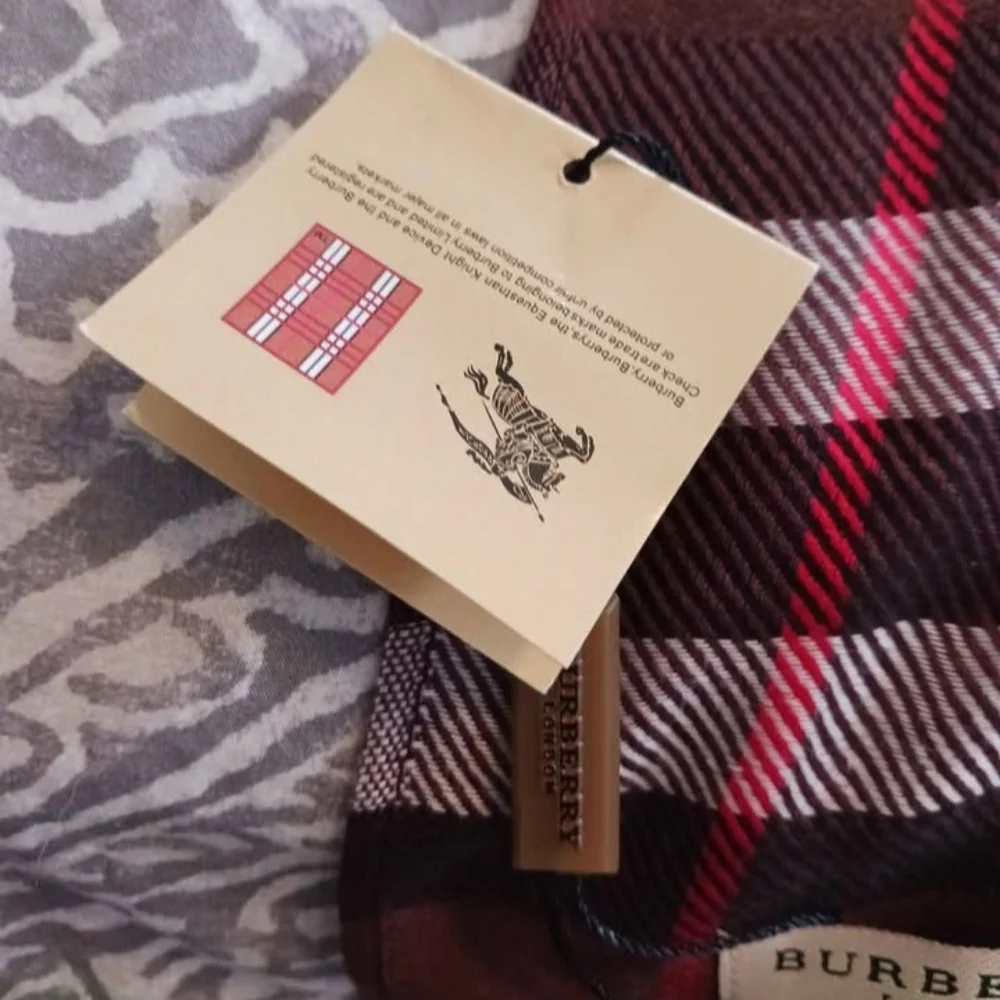 New Authentic Burberry London Beetroot Tartan Check Print Schawl /Scarf